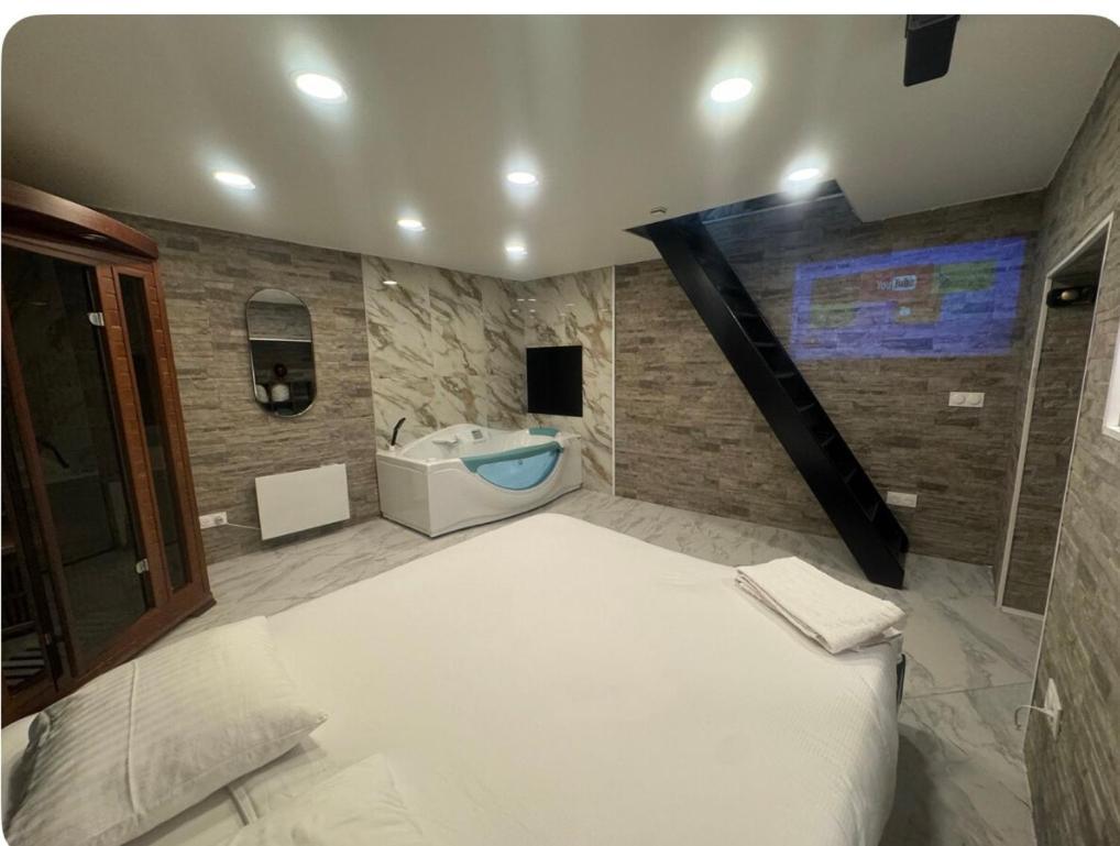 Maison Appartement Triplex Avec Jacuzzi Et Sauna Сент Етиен Екстериор снимка